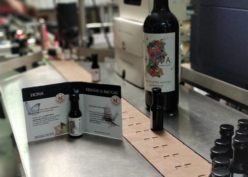 Unit sample case and bottle