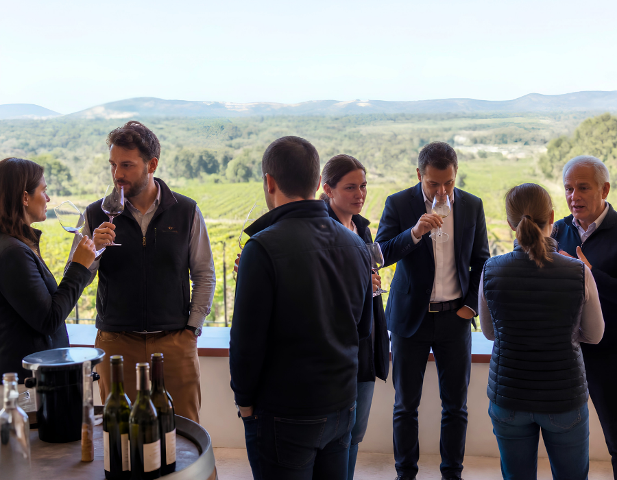 Réunion de producteurs de vin et interprofessions